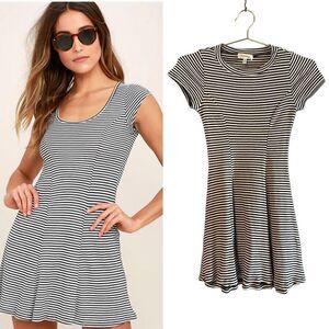 Monteau Striped Short Sleeve Fit & Flare Mini Dress in Black & White | SZ XS